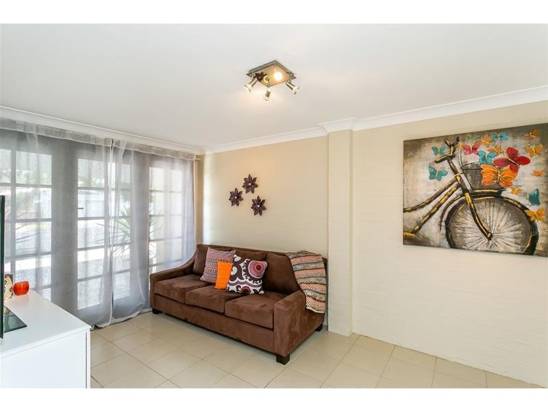2/28 Twenty Seventh Avenue, Palm Beach QLD 4221