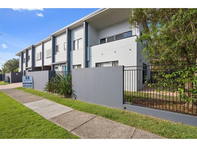 2/7 Tahiti Avenue, Palm Beach QLD 4221