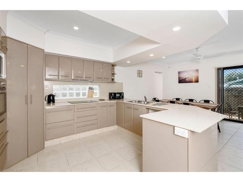 2/7 Tahiti Avenue, Palm Beach QLD 4221