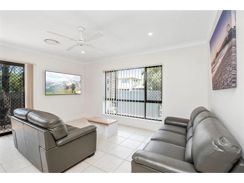 2/7 Tahiti Avenue, Palm Beach QLD 4221