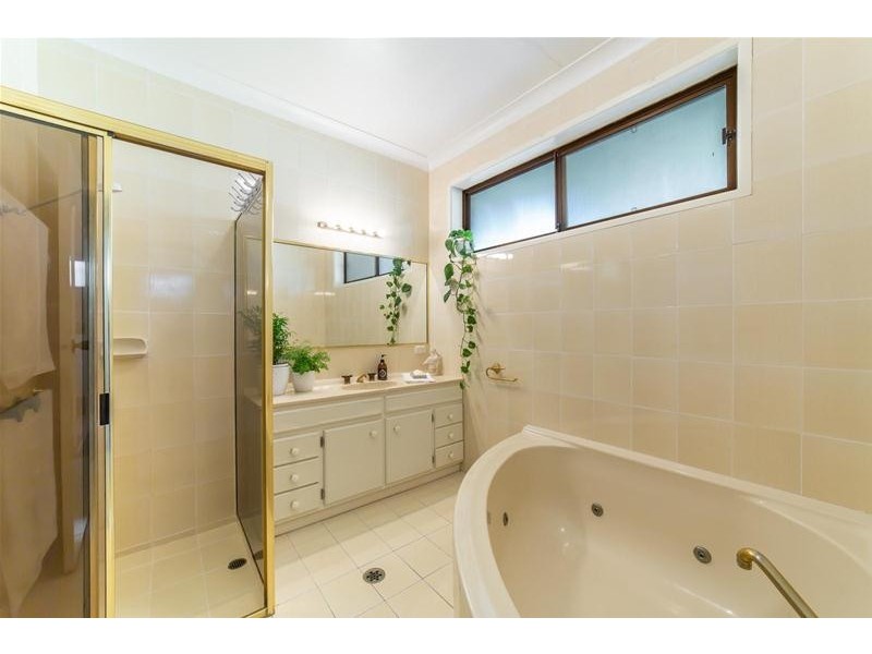 32 Simpsons Road, Currumbin Waters QLD 4223