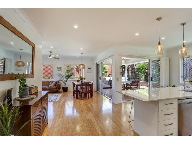 21 Sapphire  Place, Elanora QLD 4221