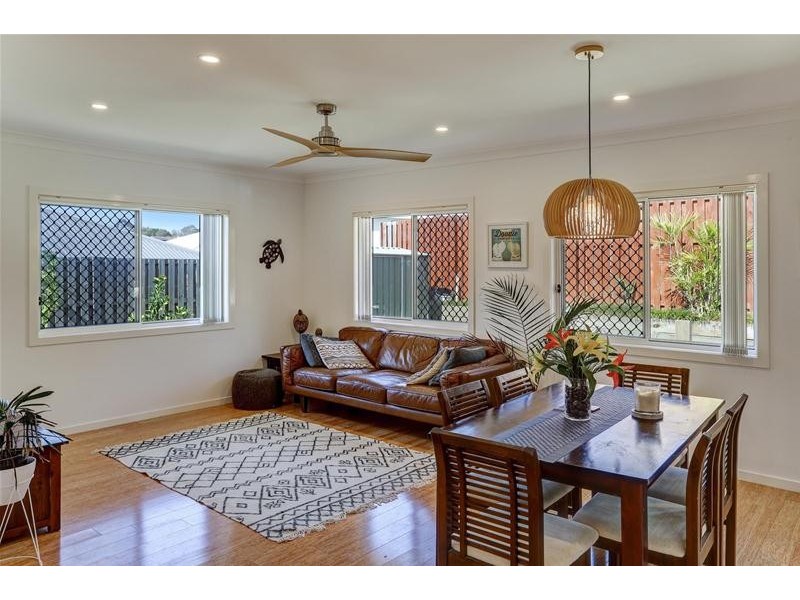 21 Sapphire  Place, Elanora QLD 4221