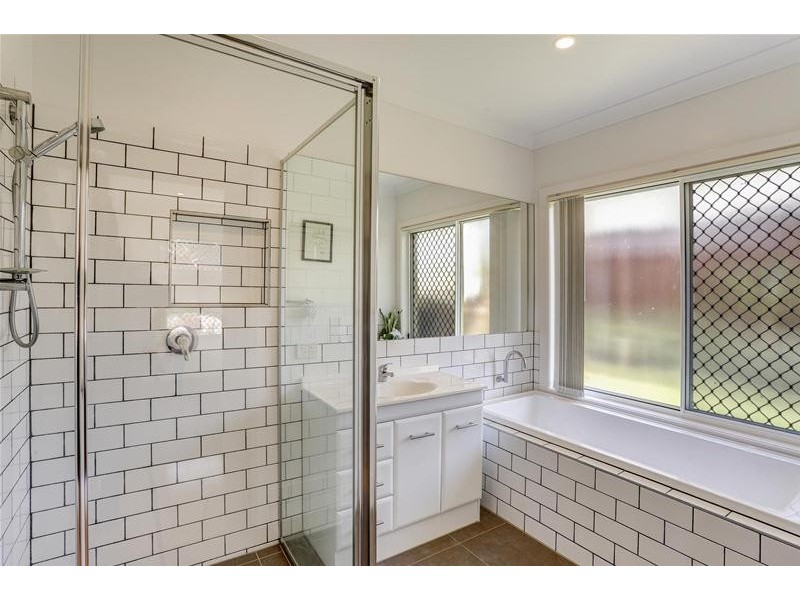 21 Sapphire  Place, Elanora QLD 4221