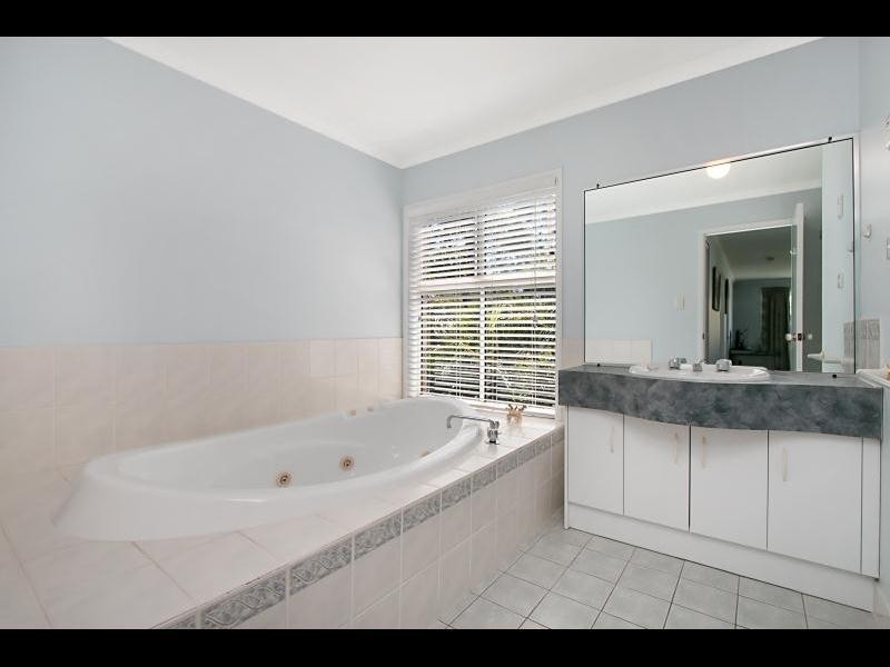 11 Forest Court, Elanora QLD 4221