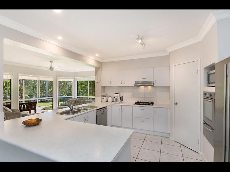 11 Forest Court, Elanora QLD 4221