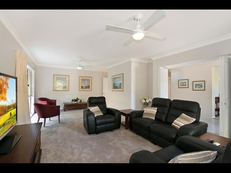 11 Forest Court, Elanora QLD 4221