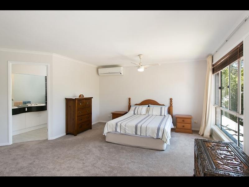 11 Forest Court, Elanora QLD 4221