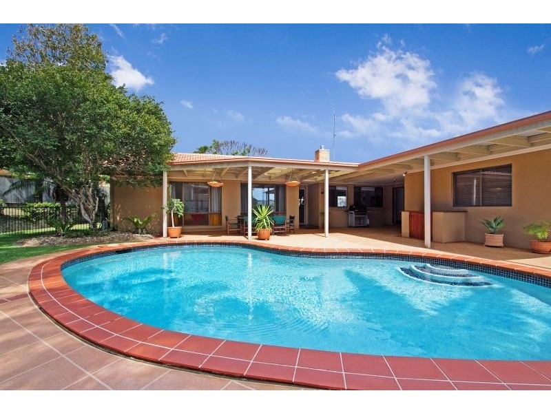 10 Kauri Court, Palm Beach QLD 4221