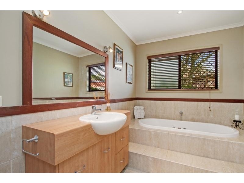 10 Kauri Court, Palm Beach QLD 4221