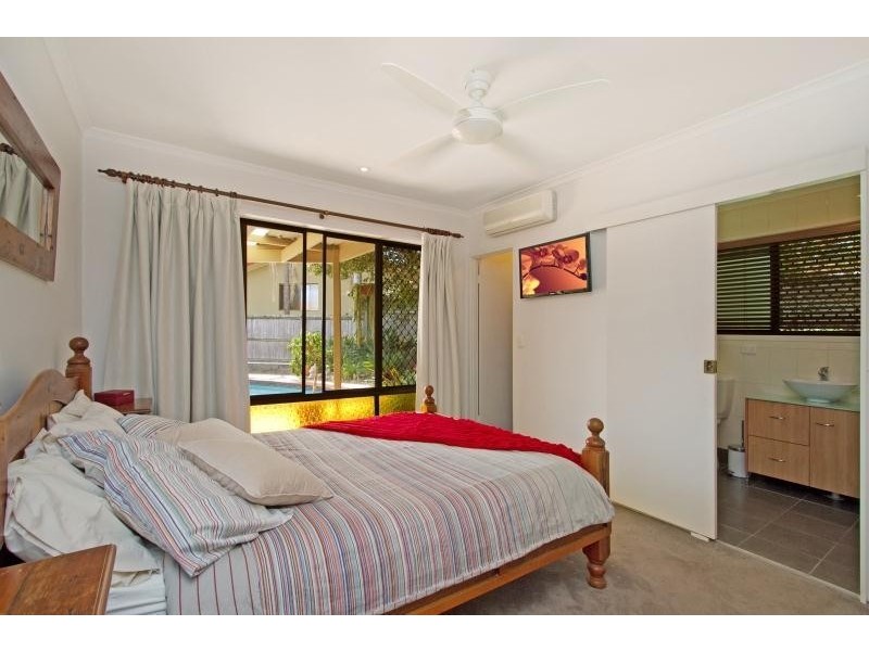 10 Kauri Court, Palm Beach QLD 4221