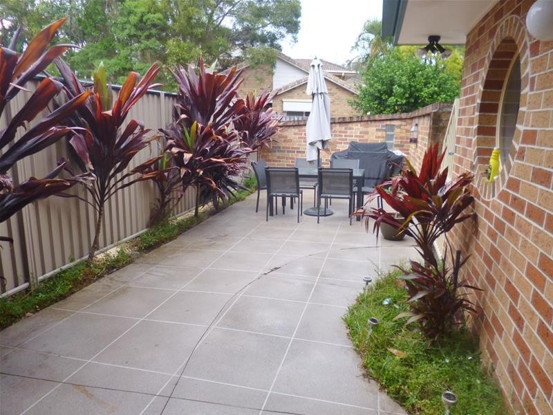 2/10 Cupania Place, Elanora QLD 4221