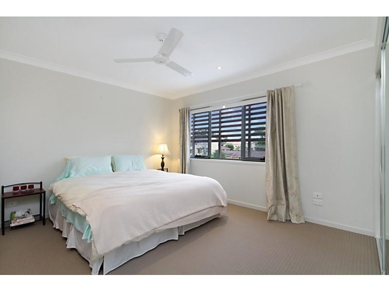 2/25 Brooke Avenue, Palm Beach QLD 4221