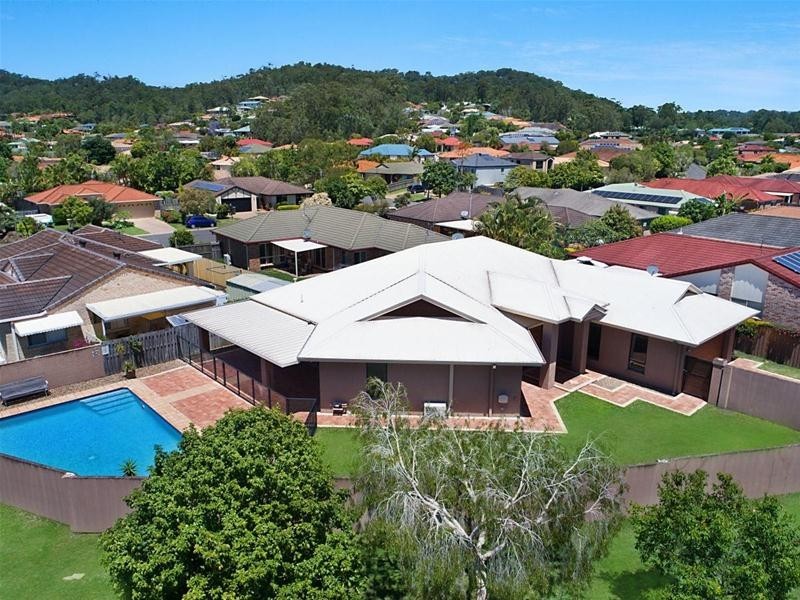 4 Tussock Crescent, Elanora QLD 4221