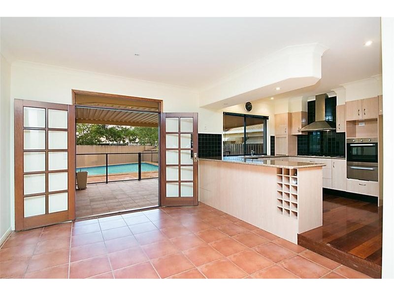 4 Tussock Crescent, Elanora QLD 4221