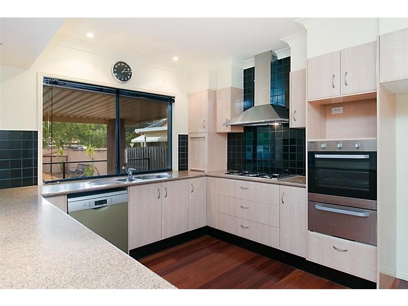 4 Tussock Crescent, Elanora QLD 4221