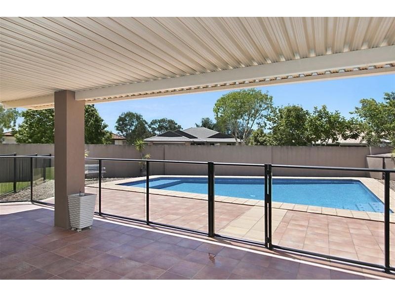 4 Tussock Crescent, Elanora QLD 4221