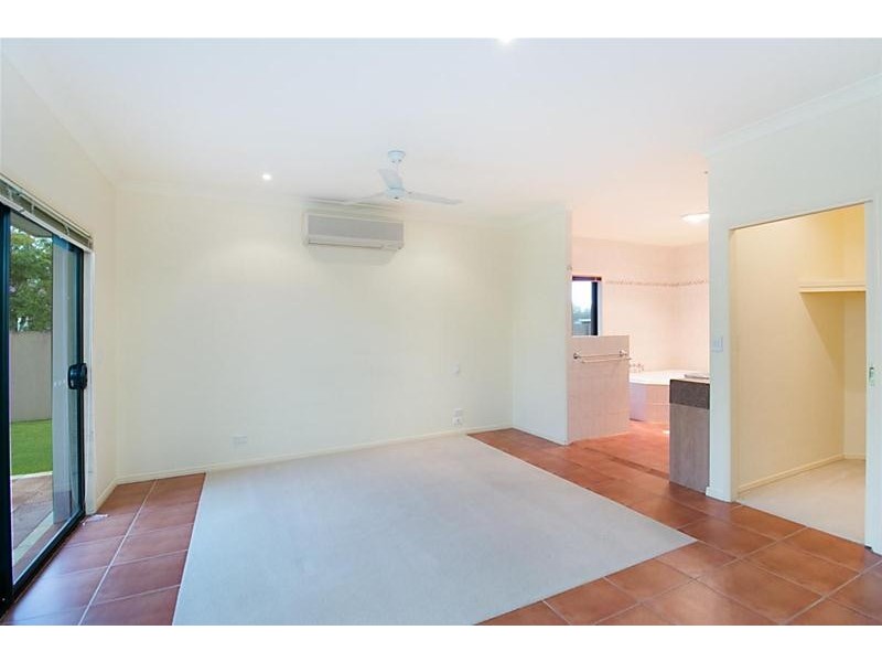 4 Tussock Crescent, Elanora QLD 4221