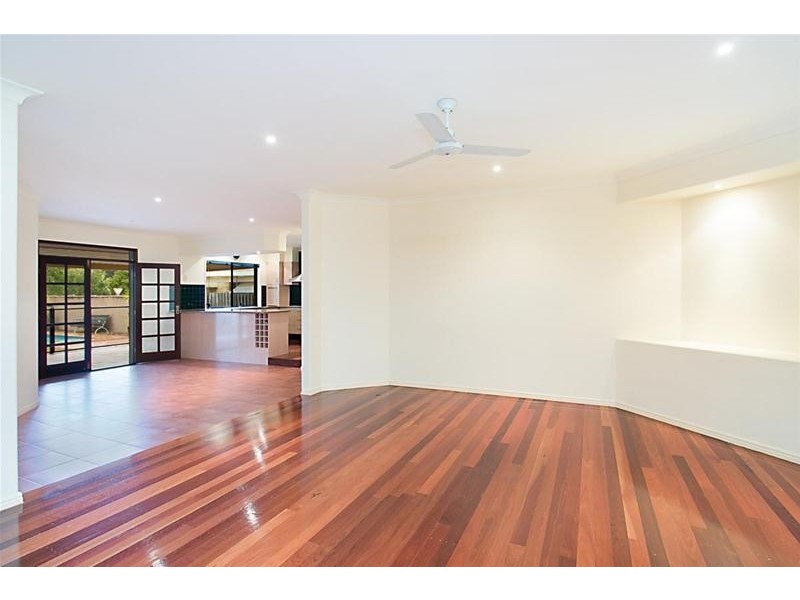 4 Tussock Crescent, Elanora QLD 4221