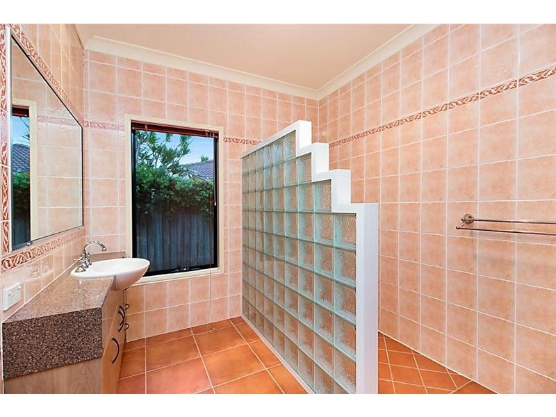 4 Tussock Crescent, Elanora QLD 4221