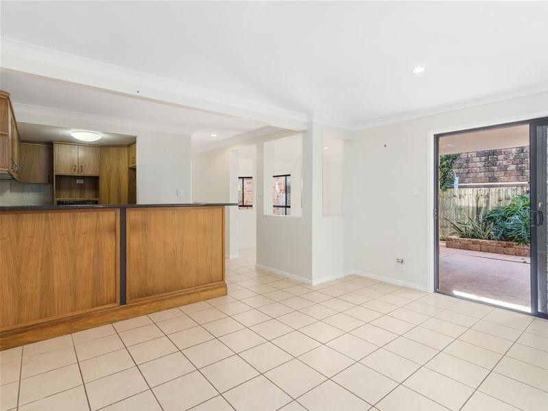 2/57 Albion Avenue, Miami QLD 4220