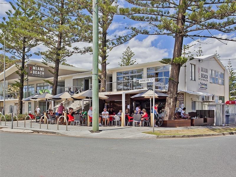 2/57 Albion Avenue, Miami QLD 4220