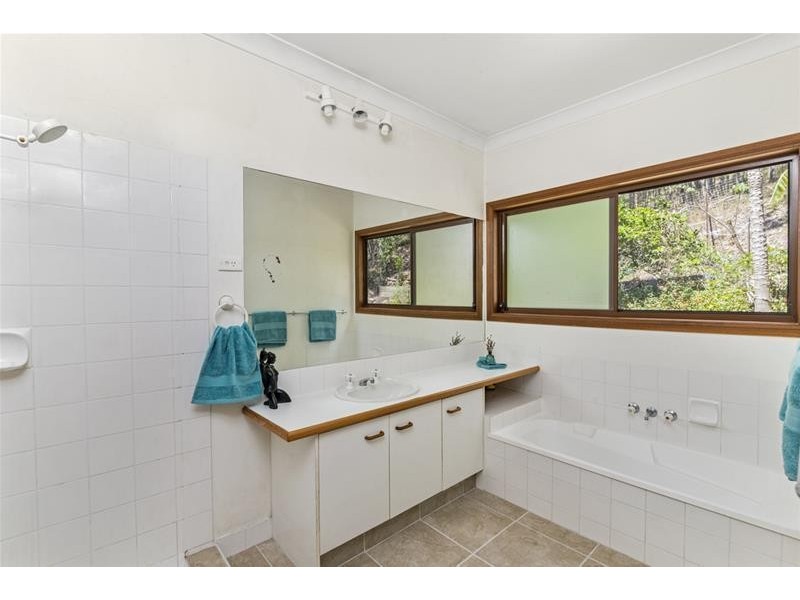 9 Gough Place, Currumbin Waters QLD 4223