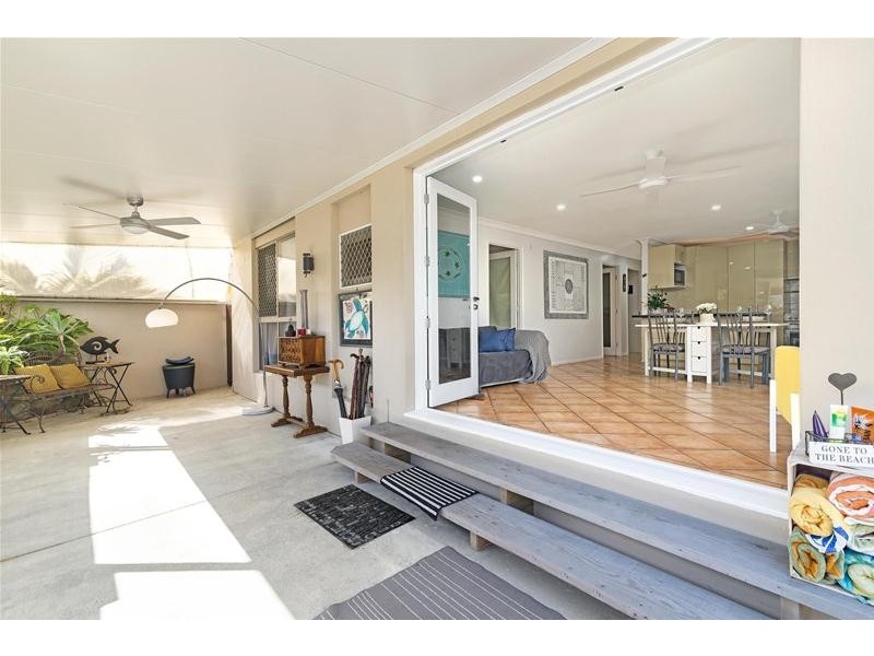 2/9 Tarni Avenue, Palm Beach QLD 4221