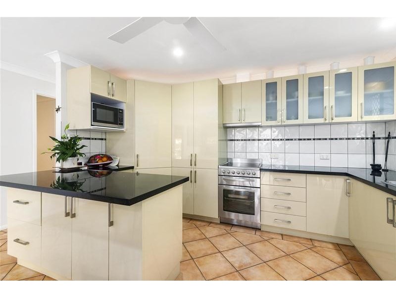 2/9 Tarni Avenue, Palm Beach QLD 4221