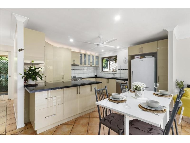 2/9 Tarni Avenue, Palm Beach QLD 4221