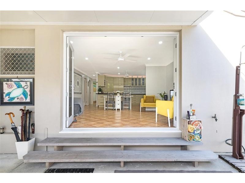 2/9 Tarni Avenue, Palm Beach QLD 4221