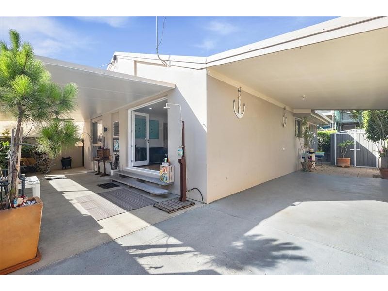 2/9 Tarni Avenue, Palm Beach QLD 4221