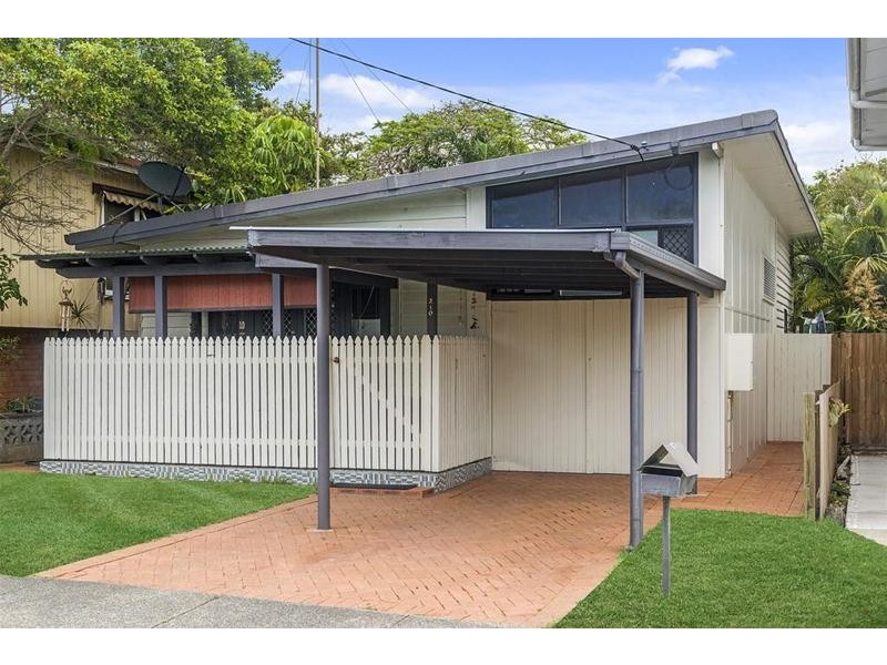 210 Cypress Terrace, Palm Beach QLD 4221