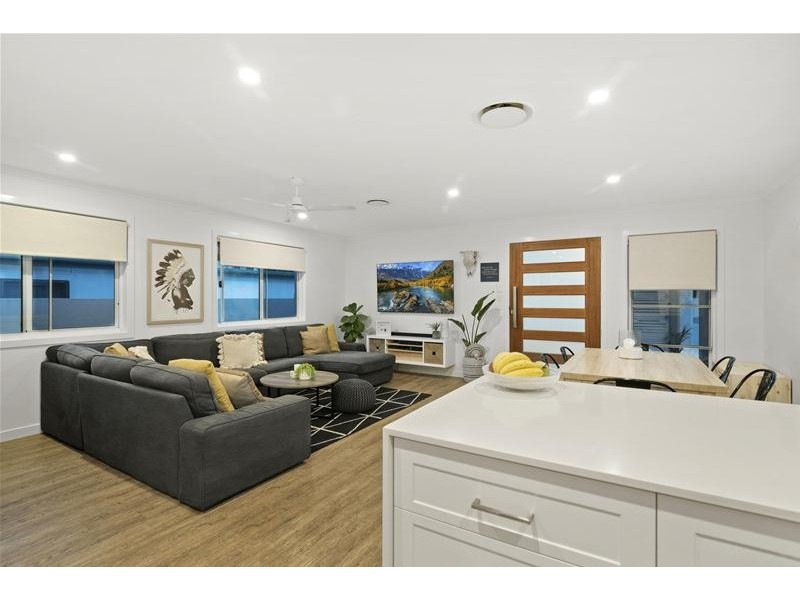 25 Station Street, Currumbin Waters QLD 4223