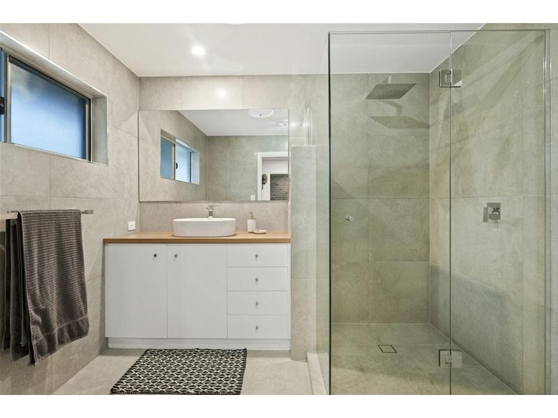 25 Station Street, Currumbin Waters QLD 4223