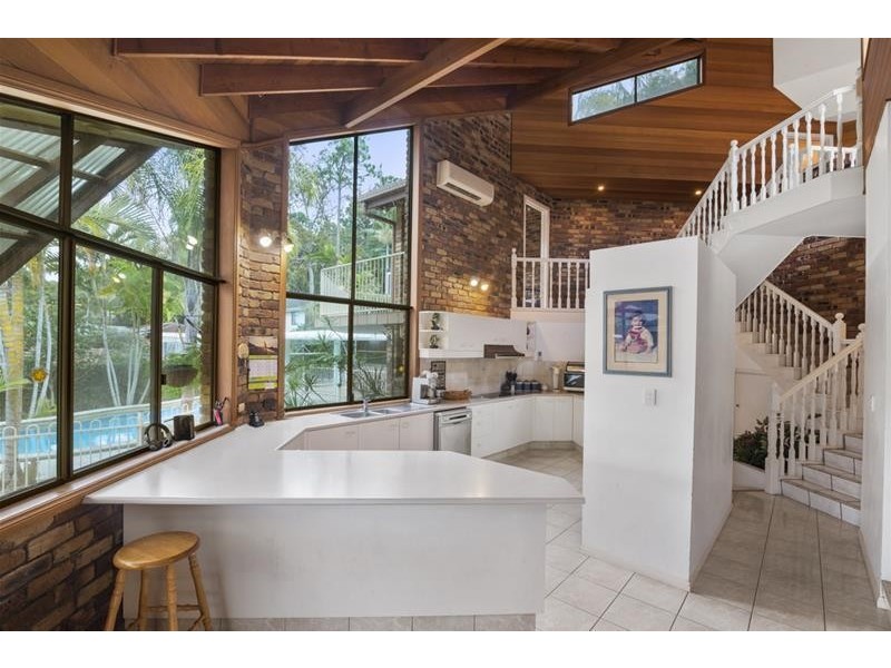 18 Esperance Close, Elanora QLD 4221