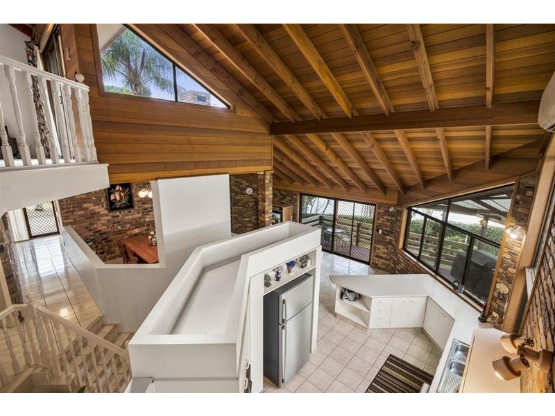 18 Esperance Close, Elanora QLD 4221