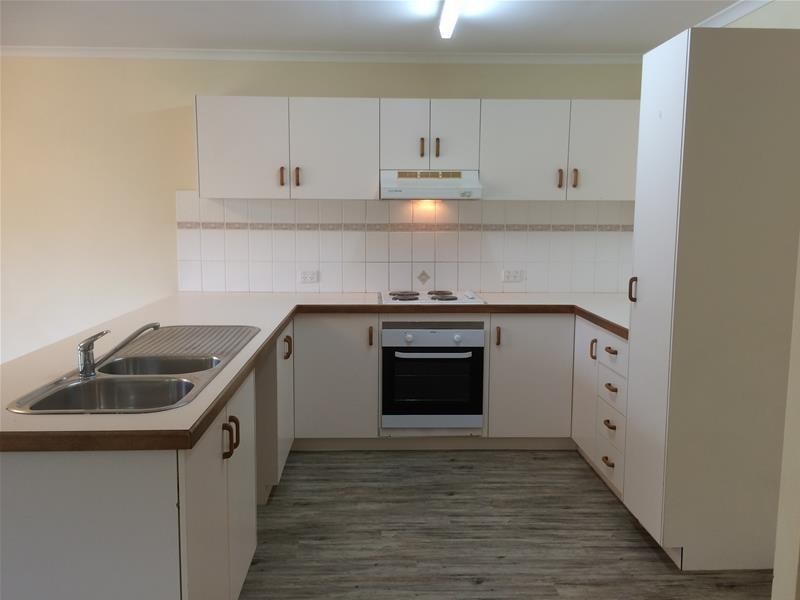 1/4 Cowal Court, Elanora QLD 4221