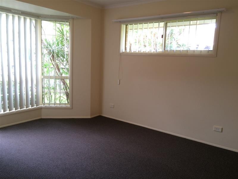 1/4 Cowal Court, Elanora QLD 4221