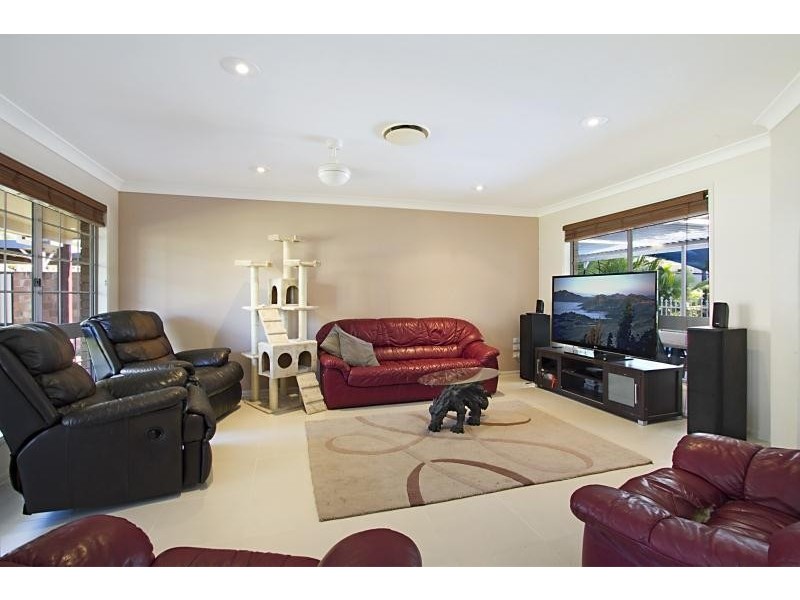 188 K P McGrath Drive, Elanora QLD 4221