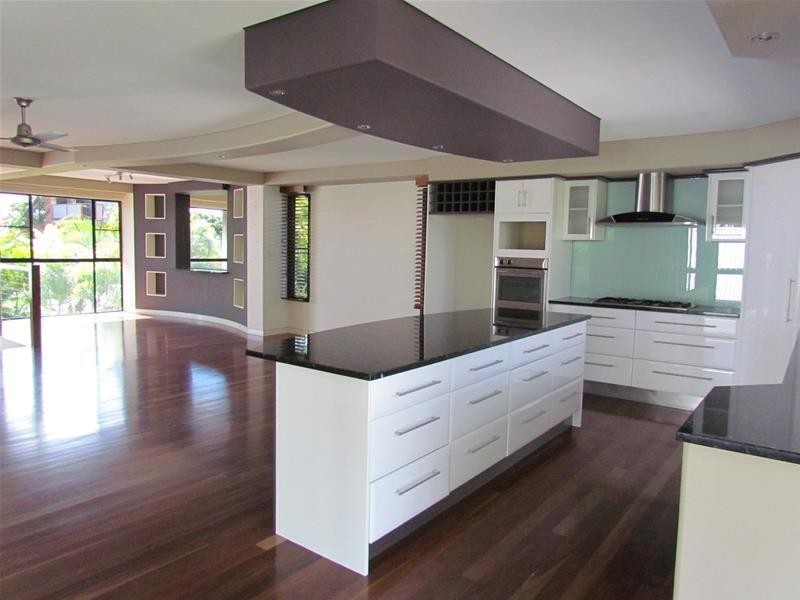 17 Kaffia Court, Elanora QLD 4221