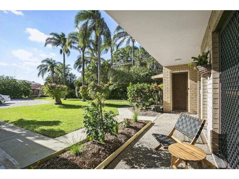 2/5 Lind Avenue, Palm Beach QLD 4221