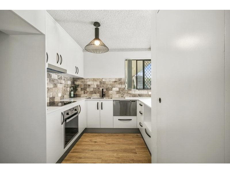 2/5 Lind Avenue, Palm Beach QLD 4221