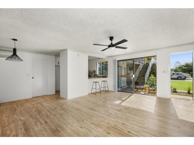 2/5 Lind Avenue, Palm Beach QLD 4221