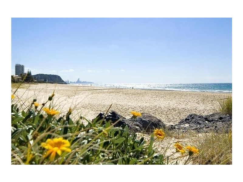 2/5 Lind Avenue, Palm Beach QLD 4221