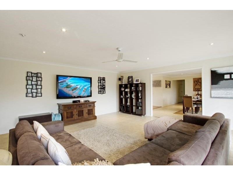 218 Tallebudgera Drive, Palm Beach QLD 4221