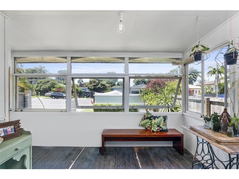 37 Twenty Fifth Avenue, Palm Beach QLD 4221