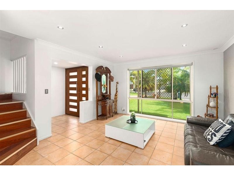 11 Hydrilla Court, Elanora QLD 4221