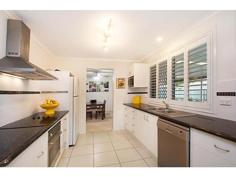 10 Sequoia Close, Elanora QLD 4221