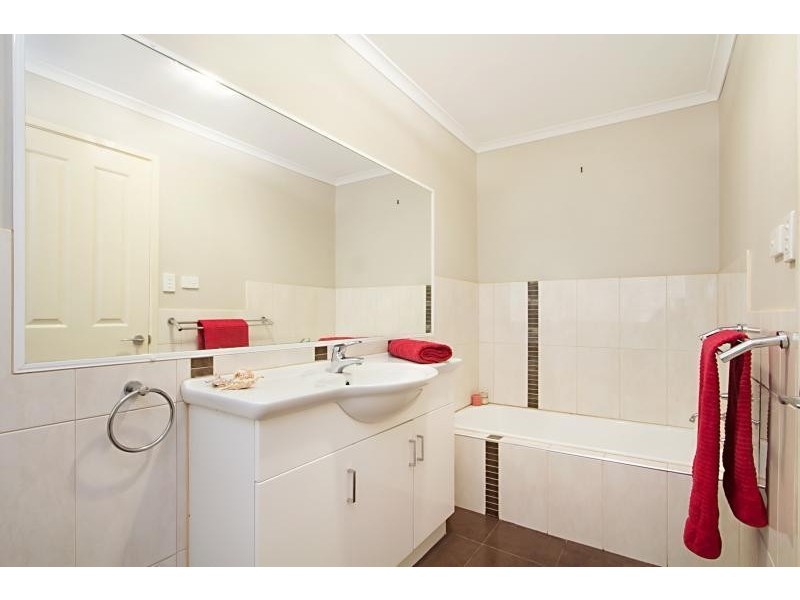 10 Sequoia Close, Elanora QLD 4221